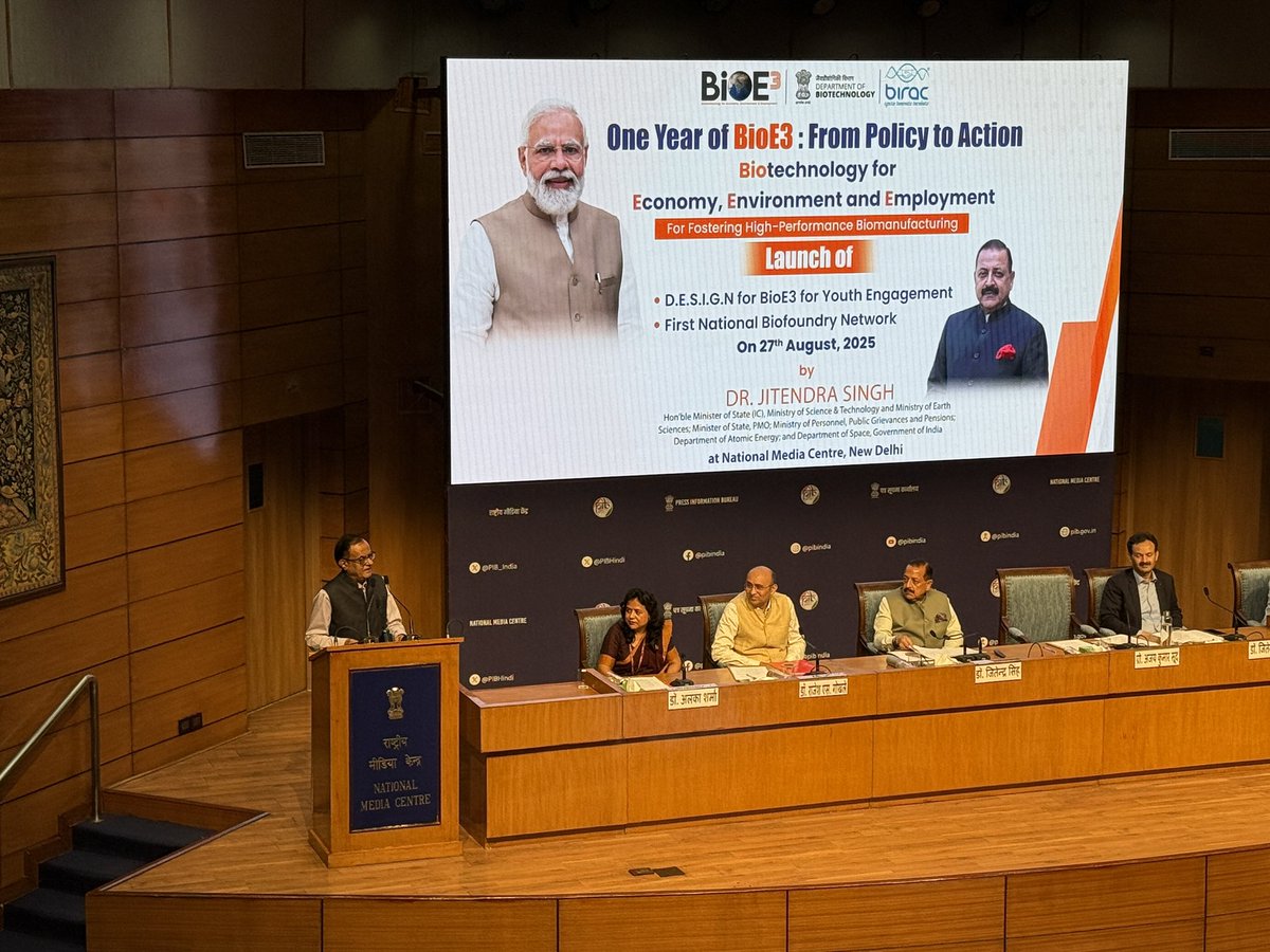 ICGEBNewDelhi's tweet image. At the first anniversary celebrations of the #BioE3 Policy today at the National Media Centre, @ICGEBNewDelhi’s pioneering work on #CarbonSequestration using #Microalgae received a special mention by the @PrinSciAdvGoI , Prof. Ajay Kumar Sood. A proud moment for the ICGEB…