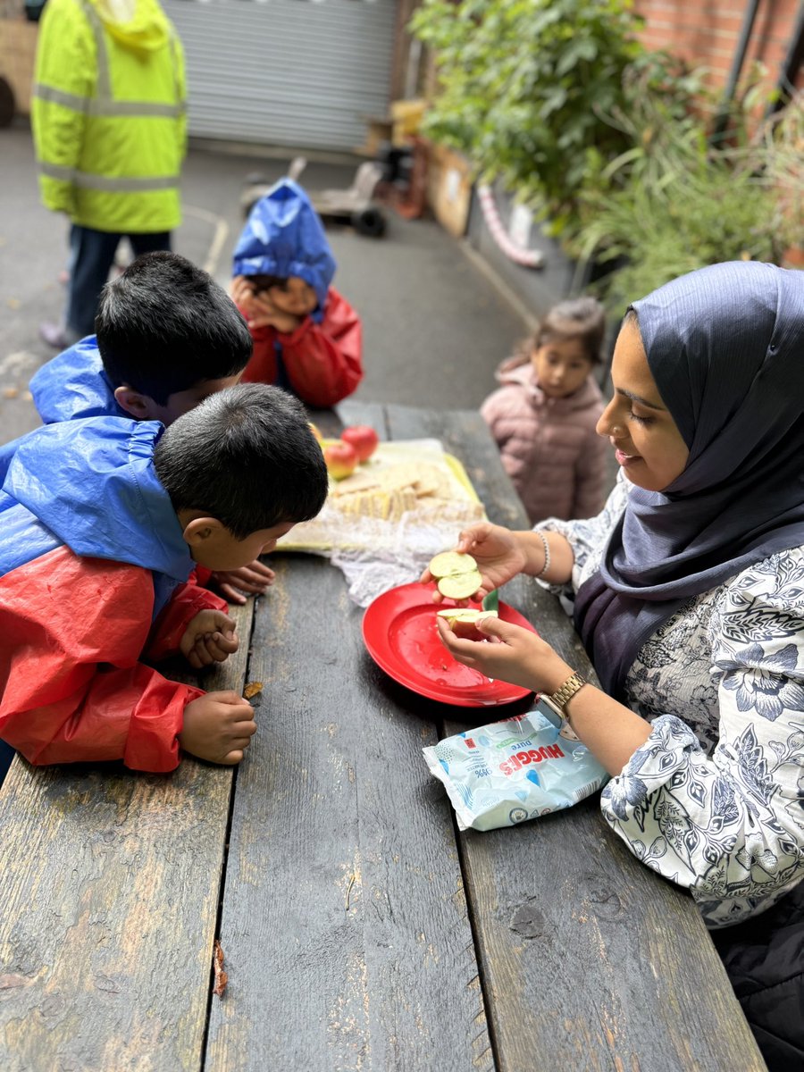 NithsdaleroadNS's tweet image. The boys and girls enjoyed picking our apples grown on Katy the Apple Tree and having them for snack! 
#EcoSchoolsScotland#EYGrowingourown#STEMGlasgow