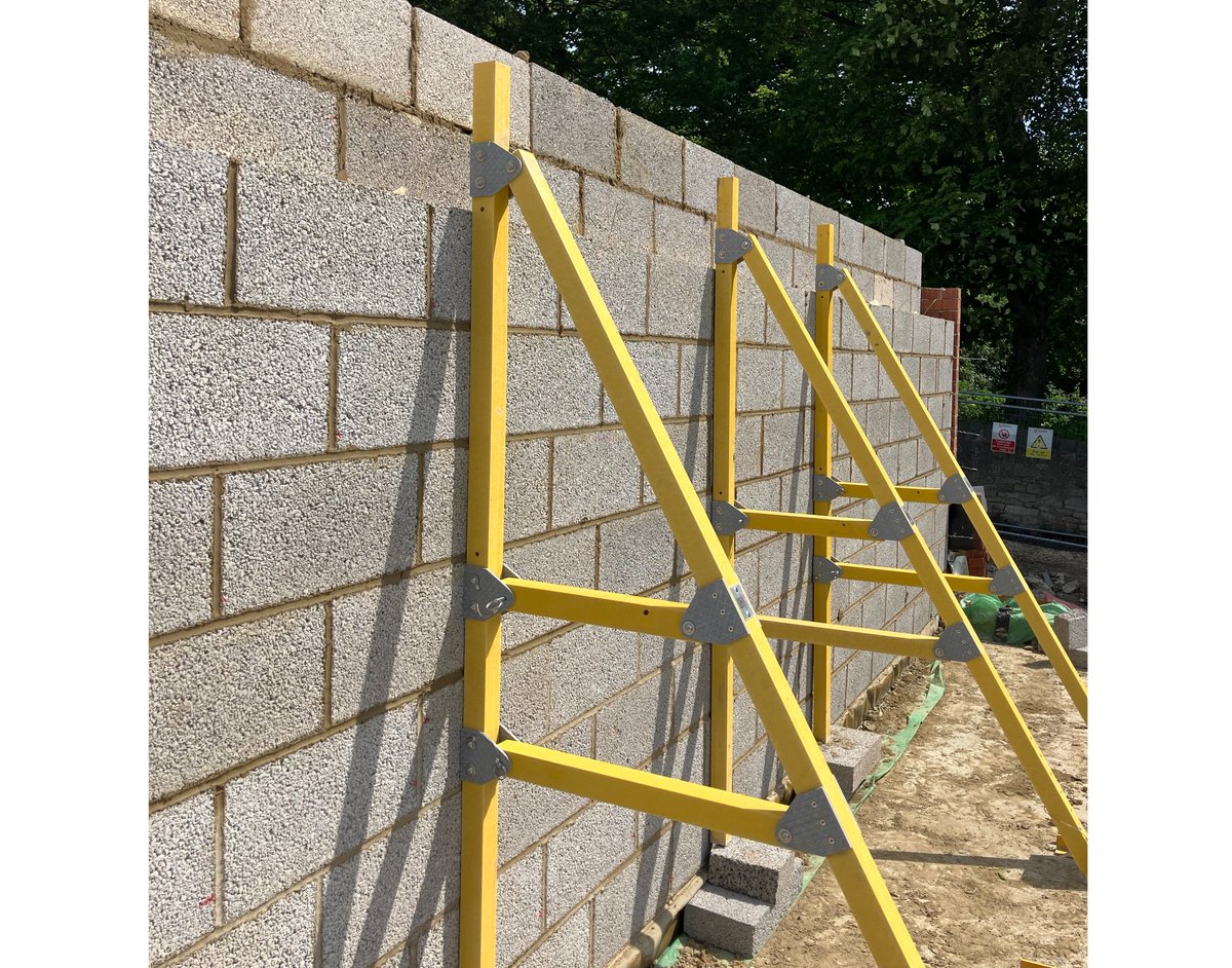 We have a new INNOVATION from <a href="/Lovell_UK/">Lovell</a> on their brick buddy safety system. Read more about this initiative here: ccsbestpractice.org.uk/entries/brick-… #ccshub