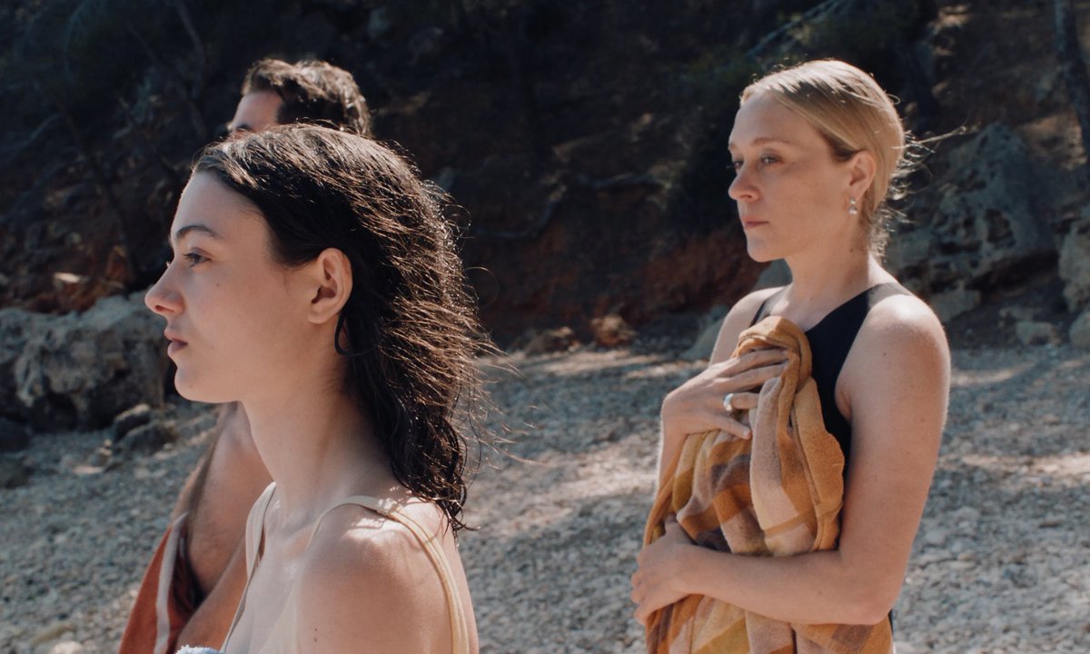 En general, quan ja hi ha una molt bona adaptació d’un llibre, sóc reticent a una nova. Però hi ha vegades que val molt la pena, com amb “Bonjour Tristesse”. 
Això sí, llegiu primer la nouvelle, que a més de ser meravellosa i magnètica, és el llibre d’estiu per excel·lència!