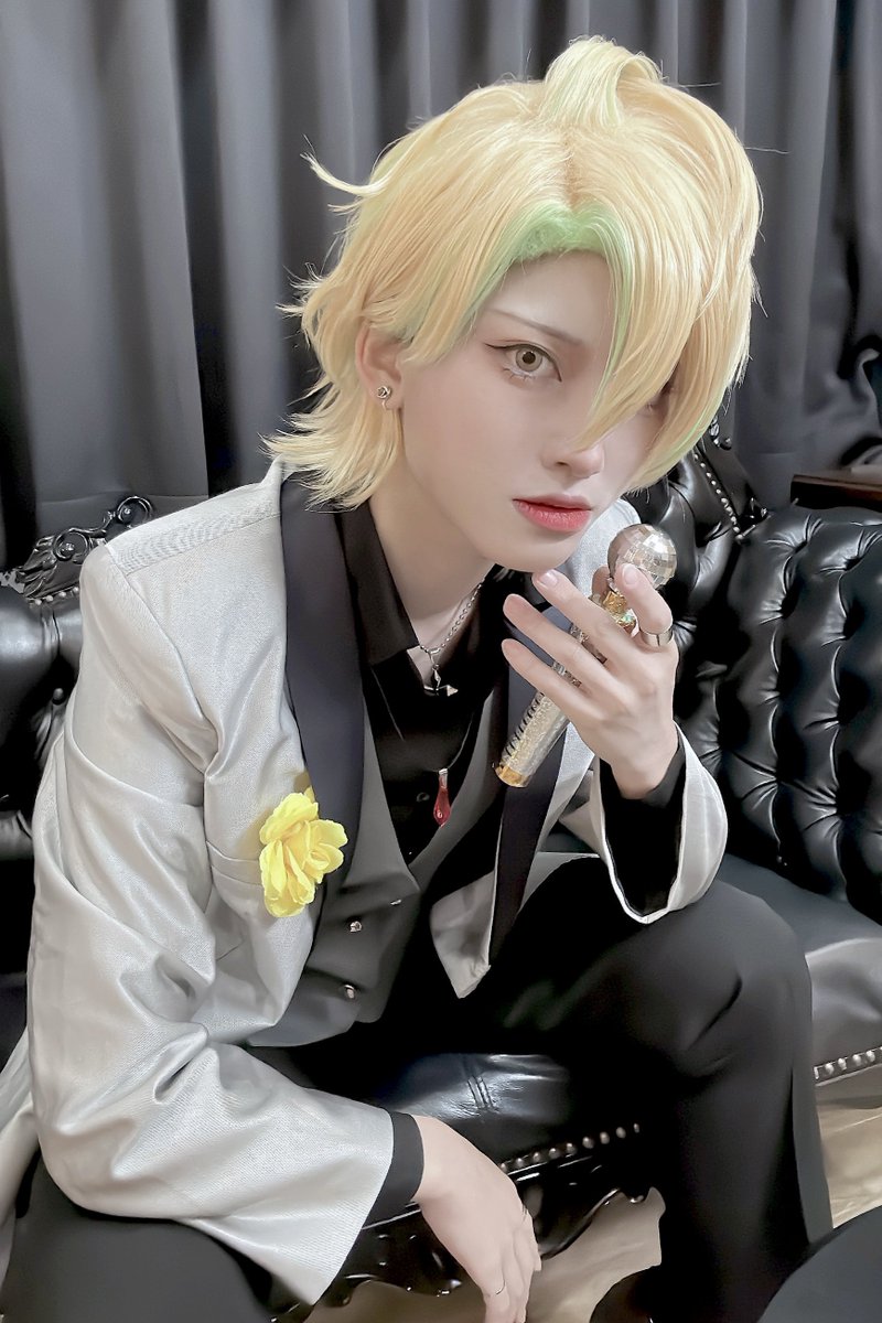 cos / hpmi 🥂
なんか既にタグが賑わってますが改めて…笑
初出しひふみでした〜！なんかおもろい併せをすると聞いて気づいたらホストになってました🫠
とはいえたくさん写真撮ってくれたりしちゃって本当にありがとね〜！！！🫶
 #バラが似合うすごい人併せ0827