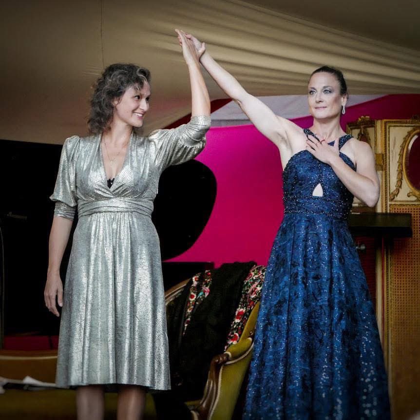 Compte-rendu de festival :
Deux « Femmes de feu », musiciennes de talent, Odile Heimburger et Laurianne Corneille, ont célébré avec vaillance deux divas du temps jadis portant le même prénom Maria, La Malibran et La Callas, Festival Rosa Bonheur de Thomery
brunoserrou.blogspot.com/2025/08/deux-f…
