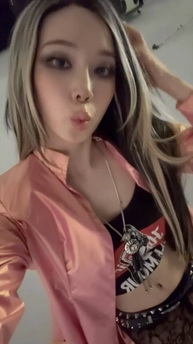 hourlykwinter's tweet image. rich man winter