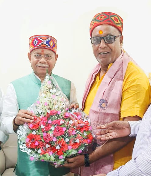 Vivekanand Verma (@vivekanand_vrma) on Twitter photo #लखनऊ आगमन पर नैमिषारण्य गेस्ट हाउस में #हिमाचल_प्रदेश के महामहिम #राज्यपाल श्री शिव प्रताप शुक्ला जी को बुके भेंट कर किया स्वागत
<a href="/ShivPShukla_Gov/">Shiv Pratap Shukla</a>
<a href="/RajBhavanHP/">Raj Bhavan, Himachal Pradesh</a>
#HimachalPradesh
#lucknow #लखनऊ आगमन पर नैमिषारण्य गेस्ट हाउस में #हिमाचल_प्रदेश के महामहिम #राज्यपाल श्री शिव प्रताप शुक्ला जी को बुके भेंट कर किया स्वागत
<a href="/ShivPShukla_Gov/">Shiv Pratap Shukla</a>
<a href="/RajBhavanHP/">Raj Bhavan, Himachal Pradesh</a>
#HimachalPradesh
#lucknow
