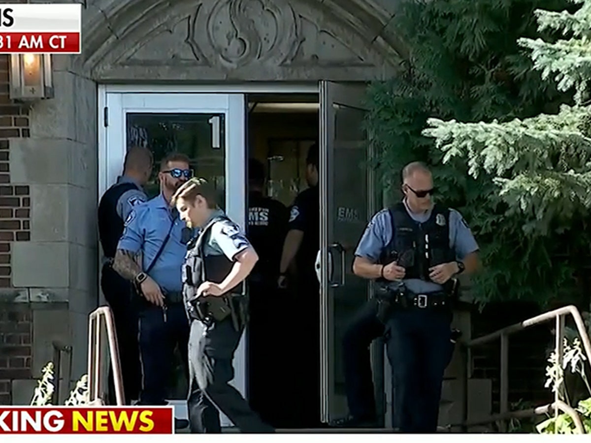 TMZ's tweet image. #DEVELOPING 🚨 Huge Police Response to a Minneapolis Catholic School Shooting At Least 20 People Injured tmz.me/AKMBKAn