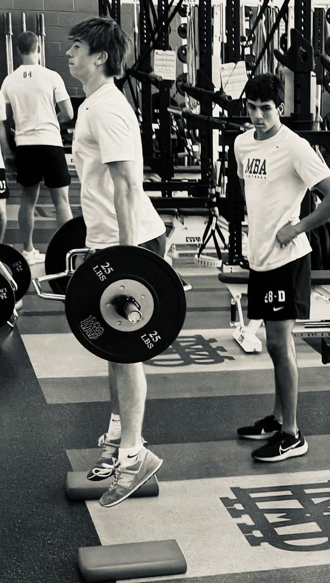 Good start to the day <a href="/MBAFootball/">MBA Football</a> with Coach McLeod in the weight room. #Team127