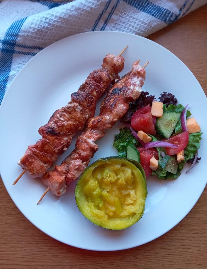 philiswa_latha's tweet photo. Dinner Chicken kabebs with green salad &amp; gem squash

#Healthy #healthylifestyle #LowCarb  #Banting https://t.co/M3KuPuzWb6