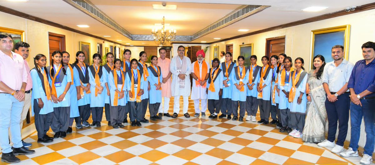 Bhajanlal Sharma (@bhajanlalbjp) on Twitter photo कठिन परिश्रम और लगन से परीक्षाओं में उत्कृष्ट परिणाम अर्जित करने वाली उदयपुर ग्रामीण क्षेत्र के सरकारी विद्यालयों में अध्ययनरत 10वीं एवं 12वीं कक्षा की मेधावी बालिकाओं से मुख्यमंत्री कार्यालय में स्नेहिल भेंट की।
विधायक श्री <a href="/Phoolsmeena/">Phool Singh Meena</a> जी का मेधावी बेटियों को प्रोत्साहन देने कठिन परिश्रम और लगन से परीक्षाओं में उत्कृष्ट परिणाम अर्जित करने वाली उदयपुर ग्रामीण क्षेत्र के सरकारी विद्यालयों में अध्ययनरत 10वीं एवं 12वीं कक्षा की मेधावी बालिकाओं से मुख्यमंत्री कार्यालय में स्नेहिल भेंट की।
विधायक श्री <a href="/Phoolsmeena/">Phool Singh Meena</a> जी का मेधावी बेटियों को प्रोत्साहन देने