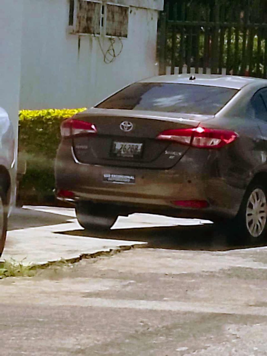 DarkSide (@dvader___) on Twitter photo El carrito de los helados, haciendo su recorrido habitual, hace contacto fortuito con un lindo gatito, conduciendo un vehículo asignado al Vice del <a href="/CIV_Guatemala/">Ministerio de Comunicaciones</a> Josué Ricart
—el cual es utilizado por los papás del funcionario.
Aaaah, y todo pagado con nuestros impuestos. El carrito de los helados, haciendo su recorrido habitual, hace contacto fortuito con un lindo gatito, conduciendo un vehículo asignado al Vice del <a href="/CIV_Guatemala/">Ministerio de Comunicaciones</a> Josué Ricart
—el cual es utilizado por los papás del funcionario.
Aaaah, y todo pagado con nuestros impuestos.