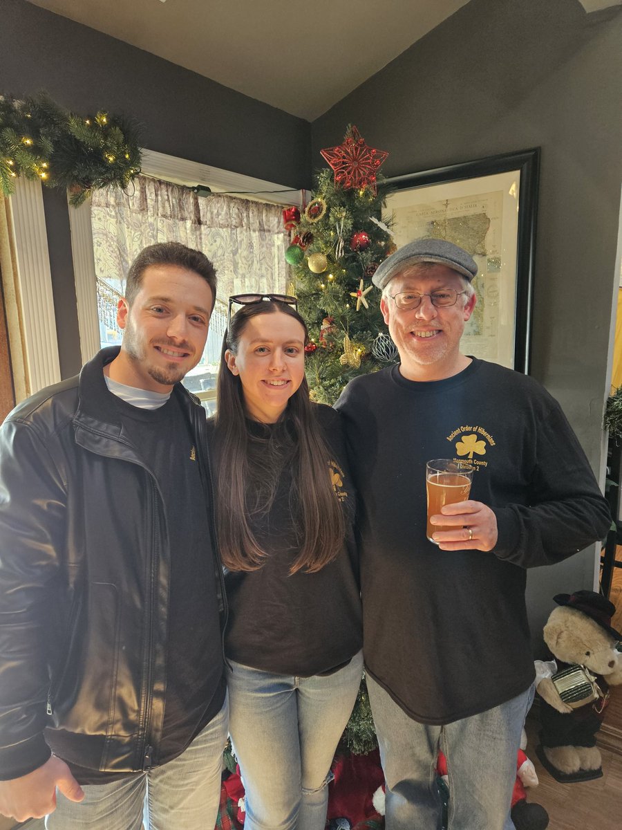brian_bonafitz's tweet photo. Wishing a Happy 25th Birthday to our oldest daughter, Caroline!! She's hit the quarter-life crisis mark, but she's as cool as they come. She continues to make us proud every day! ❤️ u 3000!! 🎂🥳🎉❤️🍺 #TheySayItsYourBirthday #FitzGirlsRule #SweetCaroline #August27th #DadLife https://t.co/KkLBWoAxqK