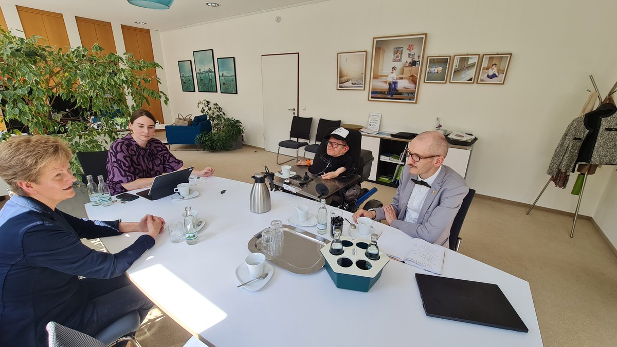 heute im Auftrag der <a href="/sv_liga/">Liga_SV</a> thueringen bei der Thüringischen Sozialministerin Katharina Schenk  <a href="/FUCHSundIGEL/">Katharina Schenk</a> gewesen, mit Referatsleiterin Michels und Herrn Brick