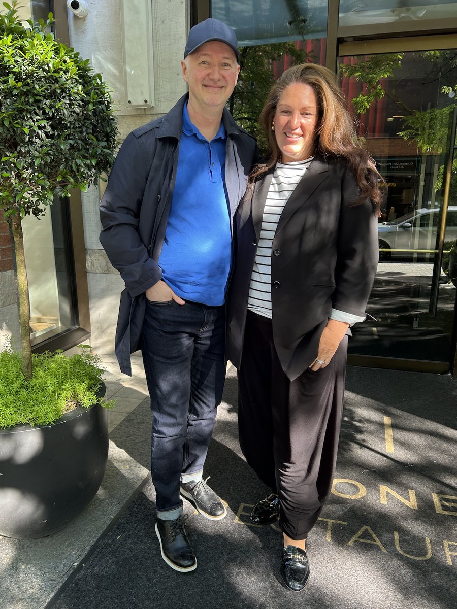 So great catching up with Taryn Fisher this morning over breakfast. She leads Communications, Social Media &amp; Corporate Affairs for Estee Lauder Companies in Canada including the Estee Lauder &amp; Bobbi Brown brands. Can't wait to see this year's Breast Cancer Campaign collection!