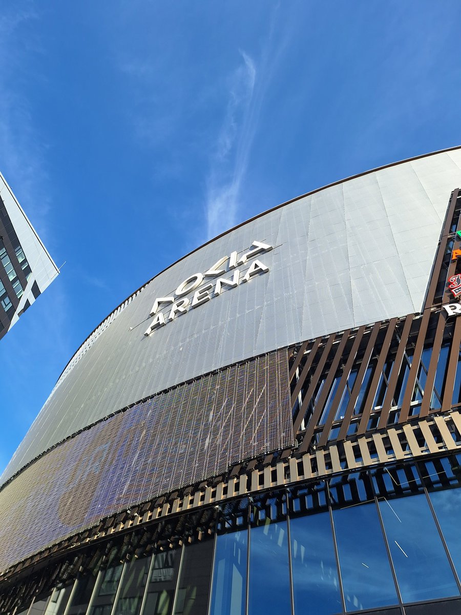 Missä täällä ne FPL finaalit on, oon valmis pelaan <a href="/FinnHouseLoL/">Finnhouse</a>