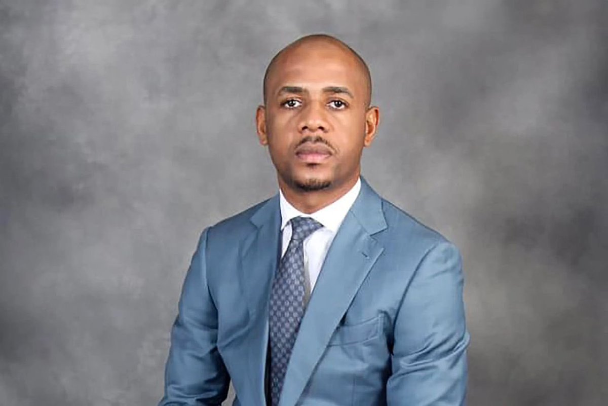 #Afrique|🇬🇶Guinée équatoriale|Baltasar Ebang Engonga, ex-directeur de l’Agence nationale d’investigation financière (ANIF), écope de 8 ans de prison pour détournement de fonds. Il devra aussi payer une amende de 125,4 millions FCFA. Le quinquagénaire avait déjà défrayé la