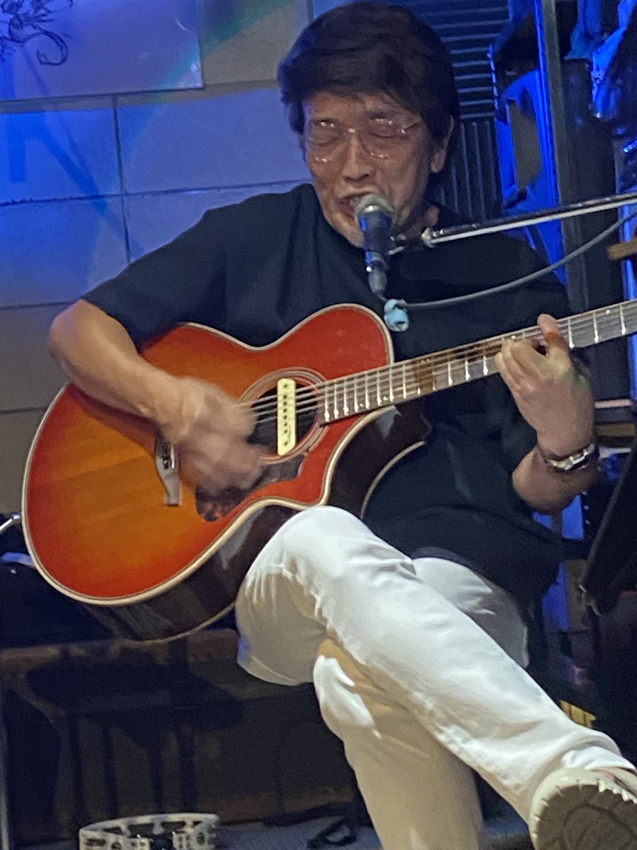 今日は昭和町の重鎮、加藤さんを観に昭和町DUTCHへ
誕生日おめでとう御座います！㊗️DUTCHパンパンの大盛況でございました！