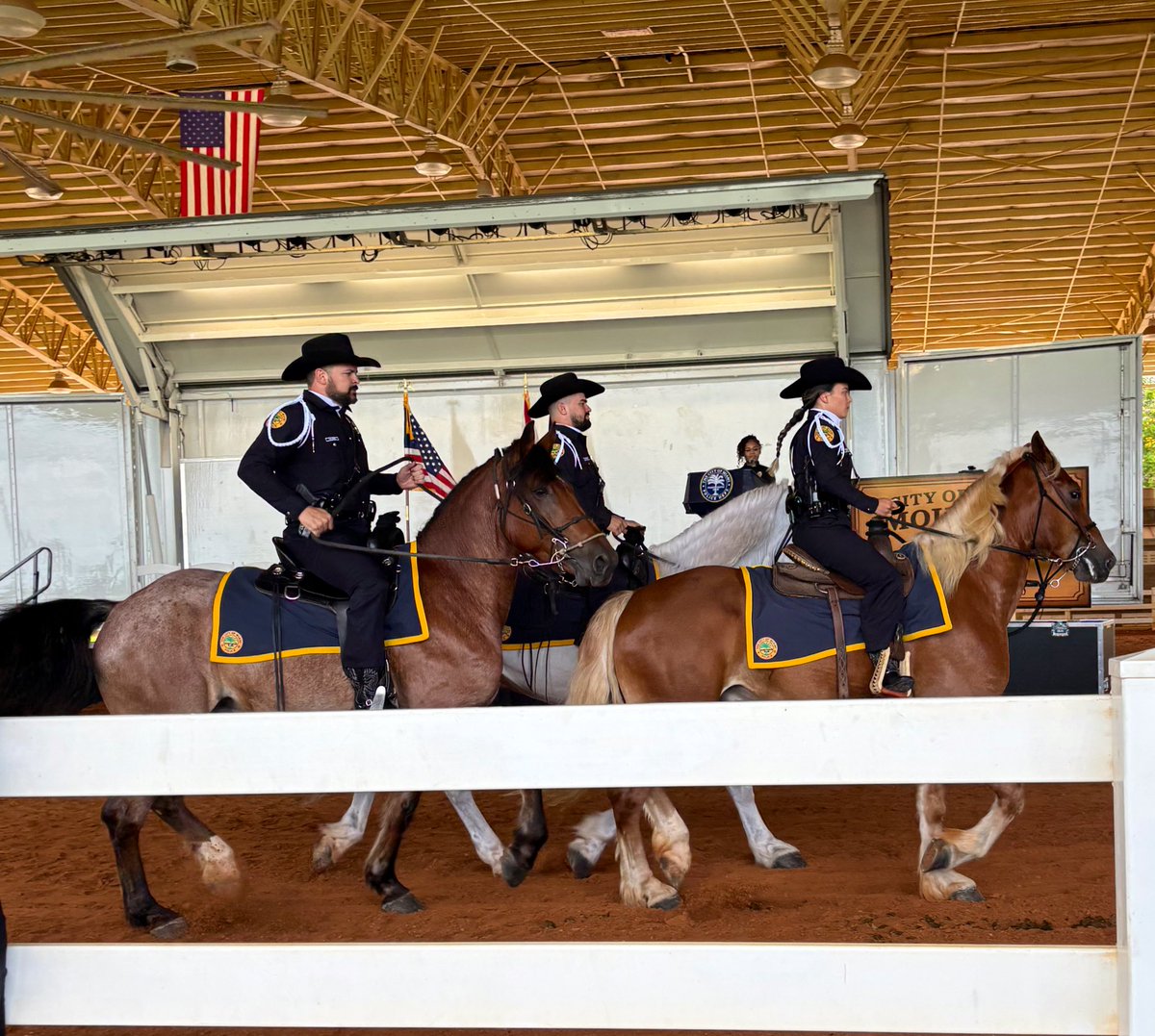 AlbertGuerraMPD's tweet image. 🚔🐎 Today, @MiamiPD   proudly graduated our officers, 1 @browardsheriff deputy &amp;amp; 1 @ftlauderdalepd officer from the 6-week Miami PD Mounted School. Mounted units enhance patrols &amp;amp; foster strong community bonds—serving with strength, tradition &amp;amp; trust. #MiamiPD #MountedUnit