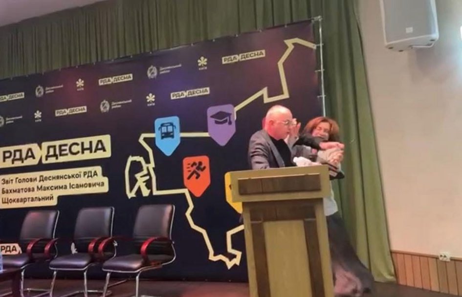 ☝️Бахматов - ЧОРТ!!

А ті, хто буде зараз його будуть покривати і виправдовувати - гниль та погань! 🤦‍♂️