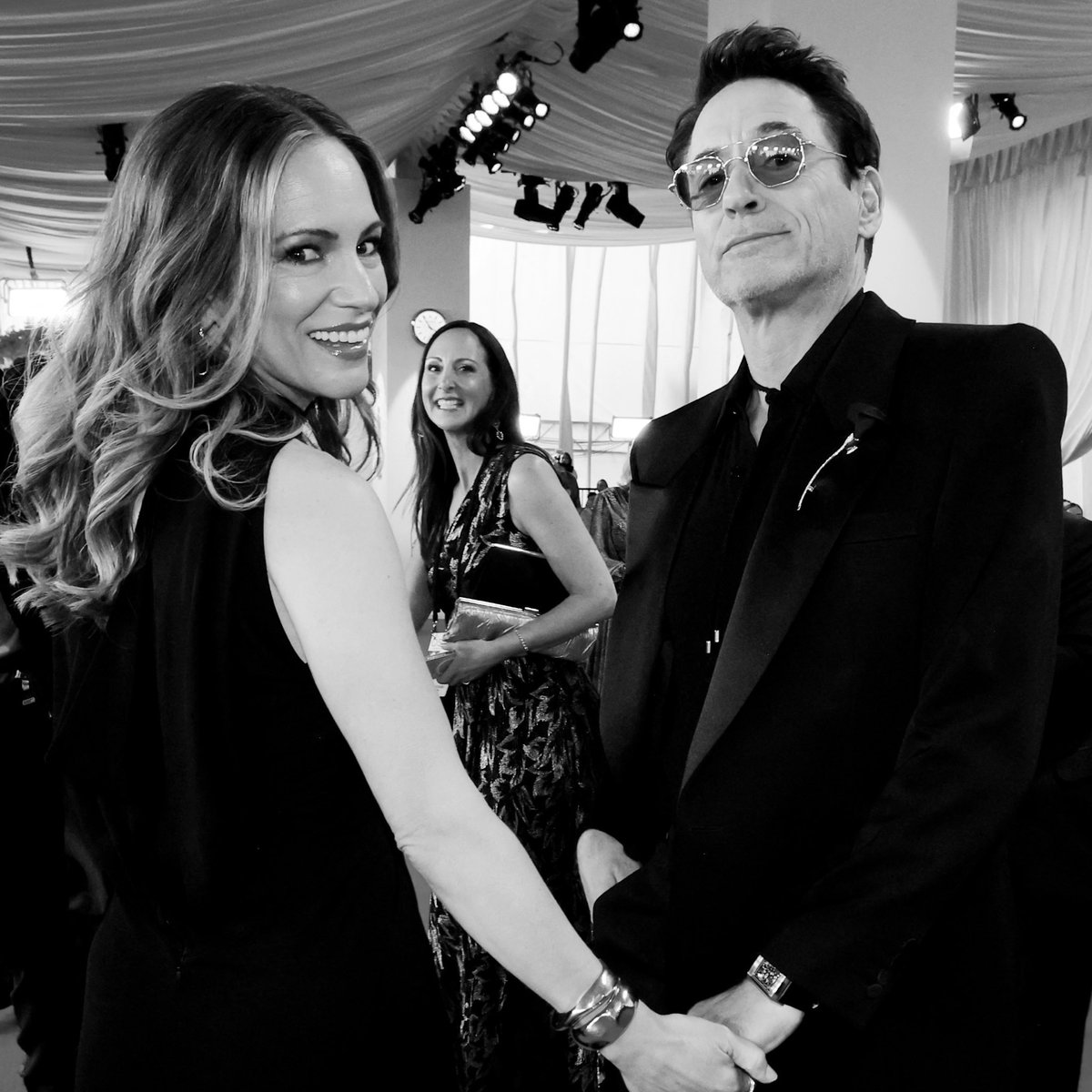 “Just taps three fingers on the image of his wife..” their love is unmatched ❤️ 

#20YearsOfTeamDowney