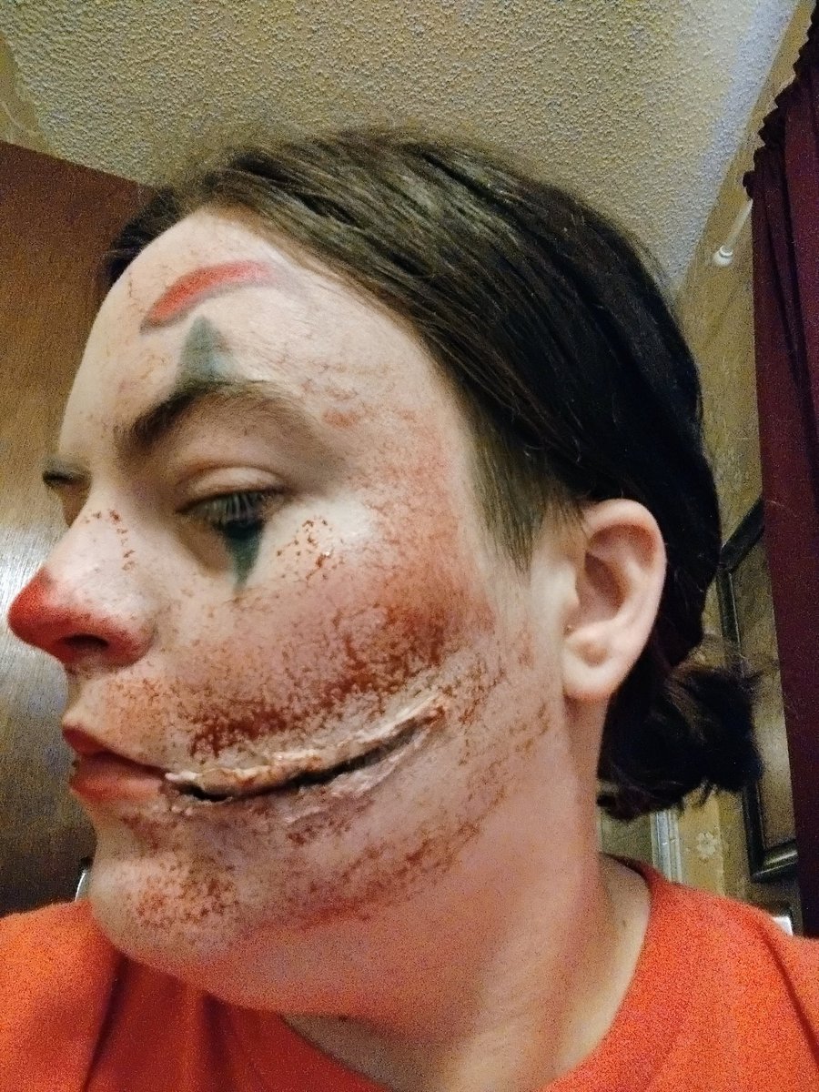 h_largent's tweet photo. I have entered the face of Halloween contest. If you like the look please vote for me. You get one free vote a day. 
https://t.co/pwy5srBYty
#faceofhalloween #spooky #halloween #FX #FXeffects https://t.co/aHkKUazbk6