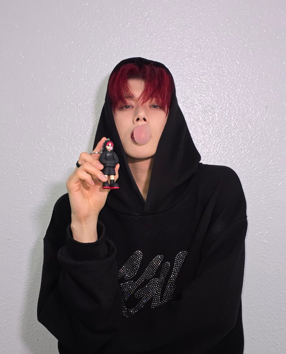 Everyone, please join the mass trending to call out <a href="/BELIFTLAB/">BELIFT LAB</a>. Copying Yeonjun’s iconic ggum figurine is unacceptable, and they shouldn’t be allowed to get away with it. Let's show them that we’re not letting this slide!  

#빌리프랩표절굿즈판매중지해
#빌려쓸랩
#ggumpact