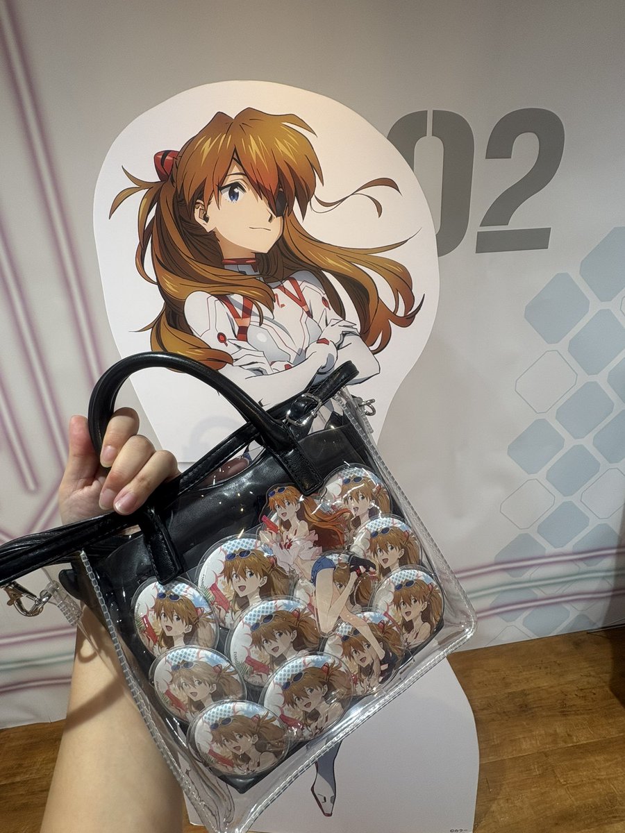 AMINANA49's tweet photo. EVA STORE LIMITED@アニメイト池袋本店
アスカちゃんと痛バック撮りに行けました🤳
サマーフェス新作です🌻
写真撮ってくださった方ありがとうございました❣️
ブロマイドもコンプいただいてきました☺️
#EVASTORELIMITED
#エヴァストアリミテッド
#EVASTORE #エヴァストア
#エヴァ　#エヴァンゲリオン https://t.co/Zr2Xbh3Y0F
