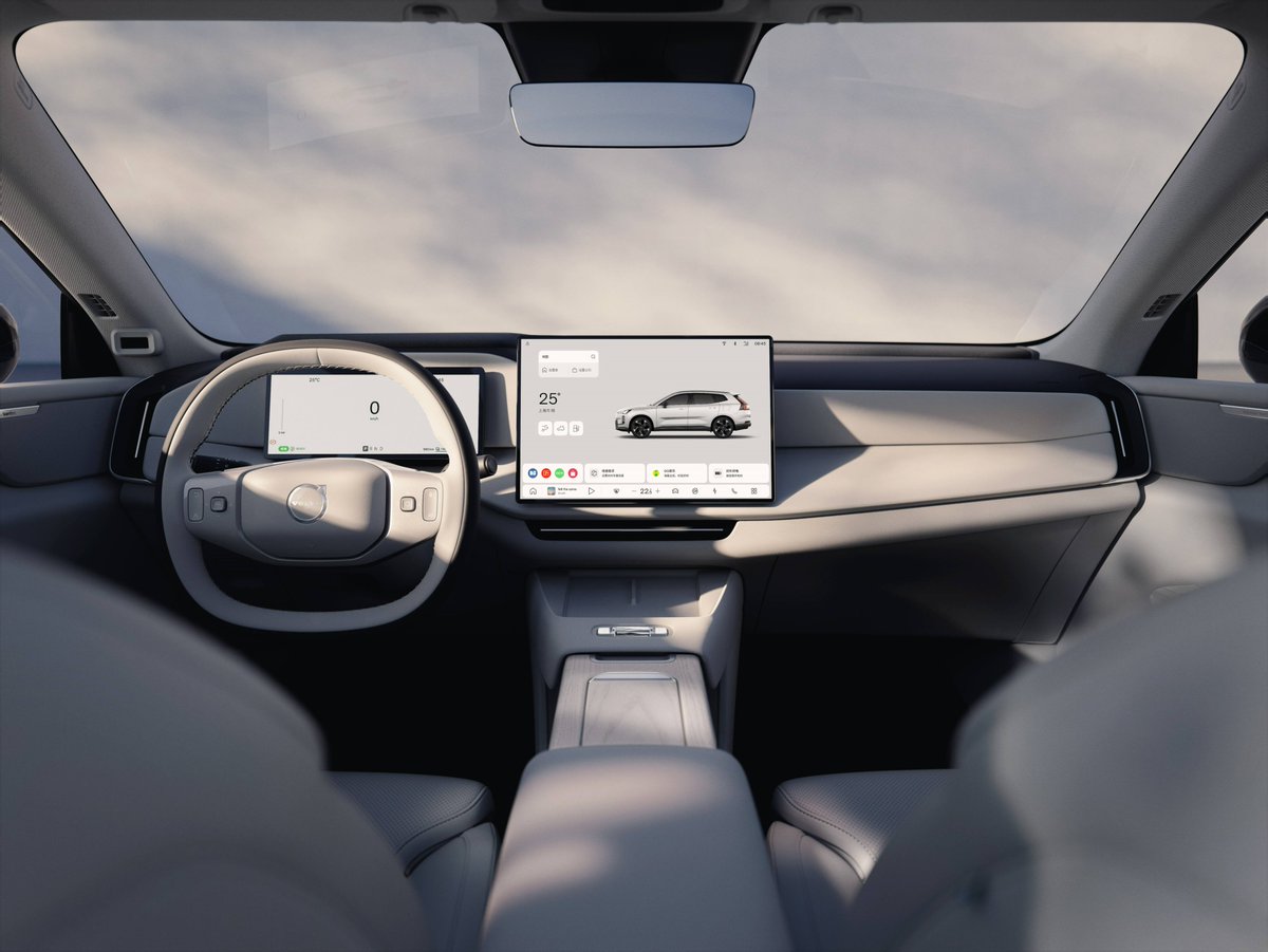 The Volvo XC70 has returned as a long-range plug-in hybrid SUV, offering an electric-only driving range of over 200 kilometres. Highlights:

▫️1,200 km PHEV range
▫️Fast charging: 0-80% in 23 minutes
▫️15.4" infotainment; 12.3" drivers display
▫️Auto lane change, park assist