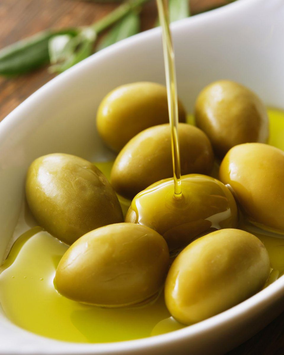 “L’olio di oliva è il sole liquido della terra” Giovanni Pascoli. 

Un concentrato di natura e fatica che si trasforma in un grande tesoro da custodire!