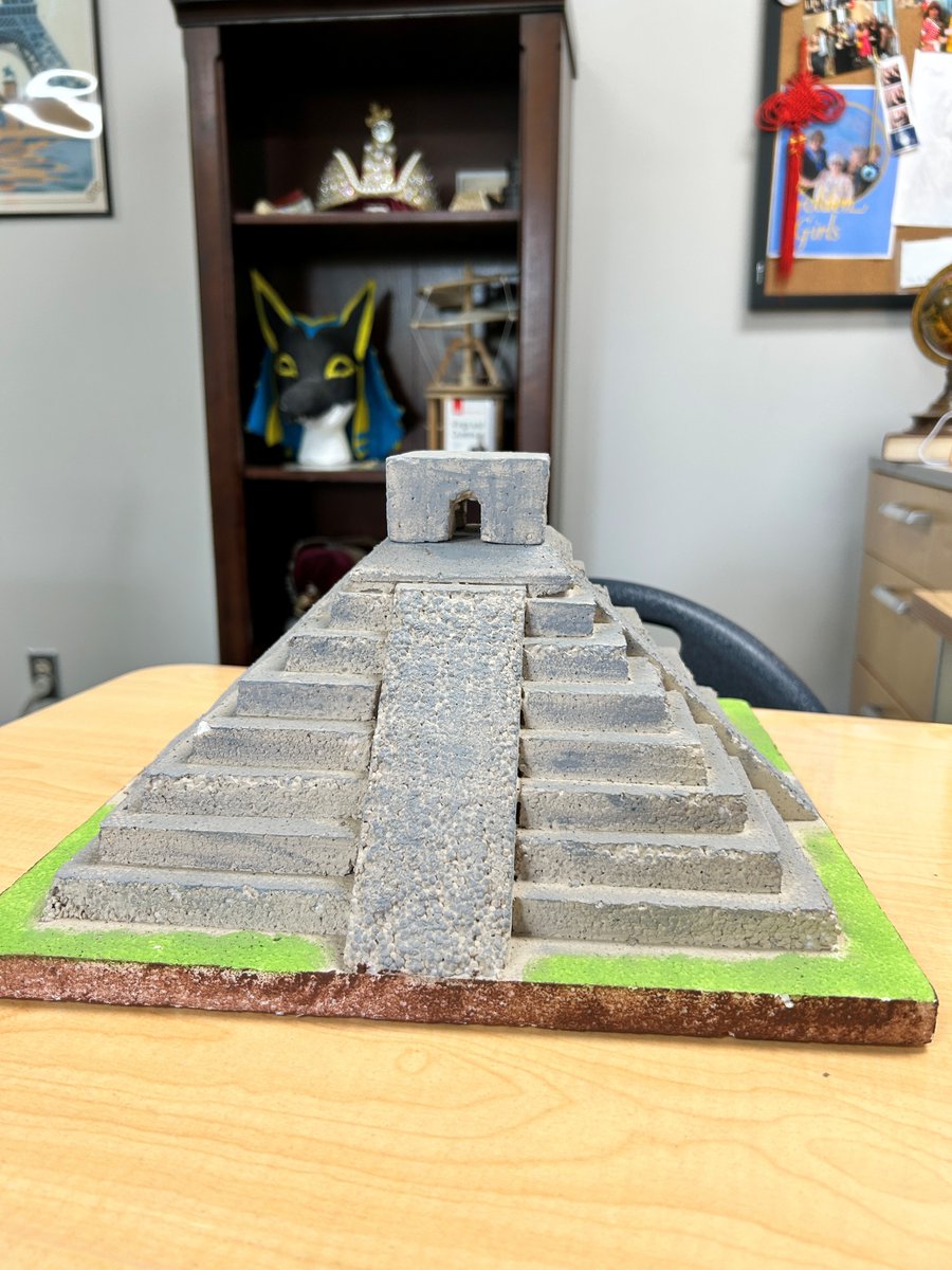 For Upper School history teacher Clara Howell, “lecture is a dirty word.” Instead, she tells stories, cracks open her history trunk of costumes and lets students step into the past. Read more about this inspiring educator. ow.ly/jQyW50WLiJr