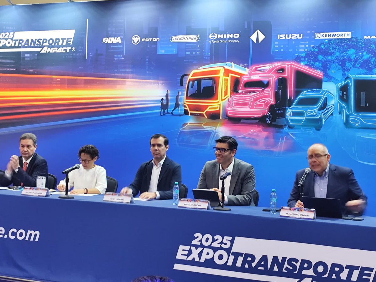 La Expo Transporte ANPACT 2025 dejará una derrama económica de mil millones de pesos, informó Michelle Fridman, Secretaria de Turismo de Jalisco. Rogelio Arzate, Presidente de <a href="/Anpact/">ANPACT, A.C.</a>, añadió que será la más grande de la historia con 70 mil m2 de espacio.
🚛🚚🚌
<a href="/Expotransporte1/">Expo Transporte ANPACT</a>