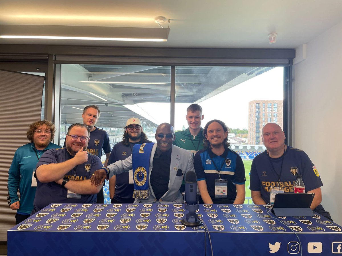 StuartdDeacons's tweet image. Mad to think this was 3 years ago today.

One of the few times I got star stuck when meeting one of my early Wimbledon heroes.

@TomLargeReports 

#afcw