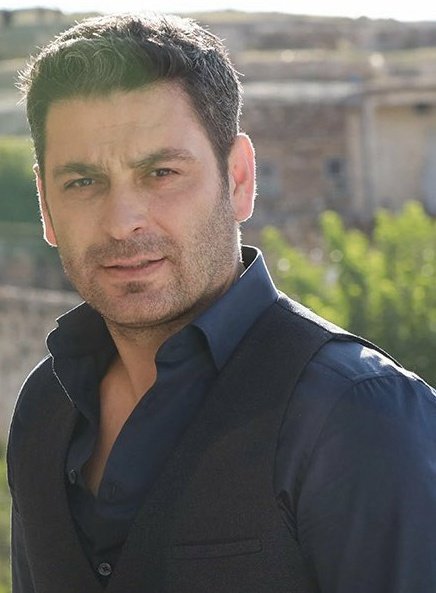 bence                                 hayatımda
herkes                                daha 
aşık                                     sikko
olmak                                 bir
için                                      felsefe
doğar                                  duymadım