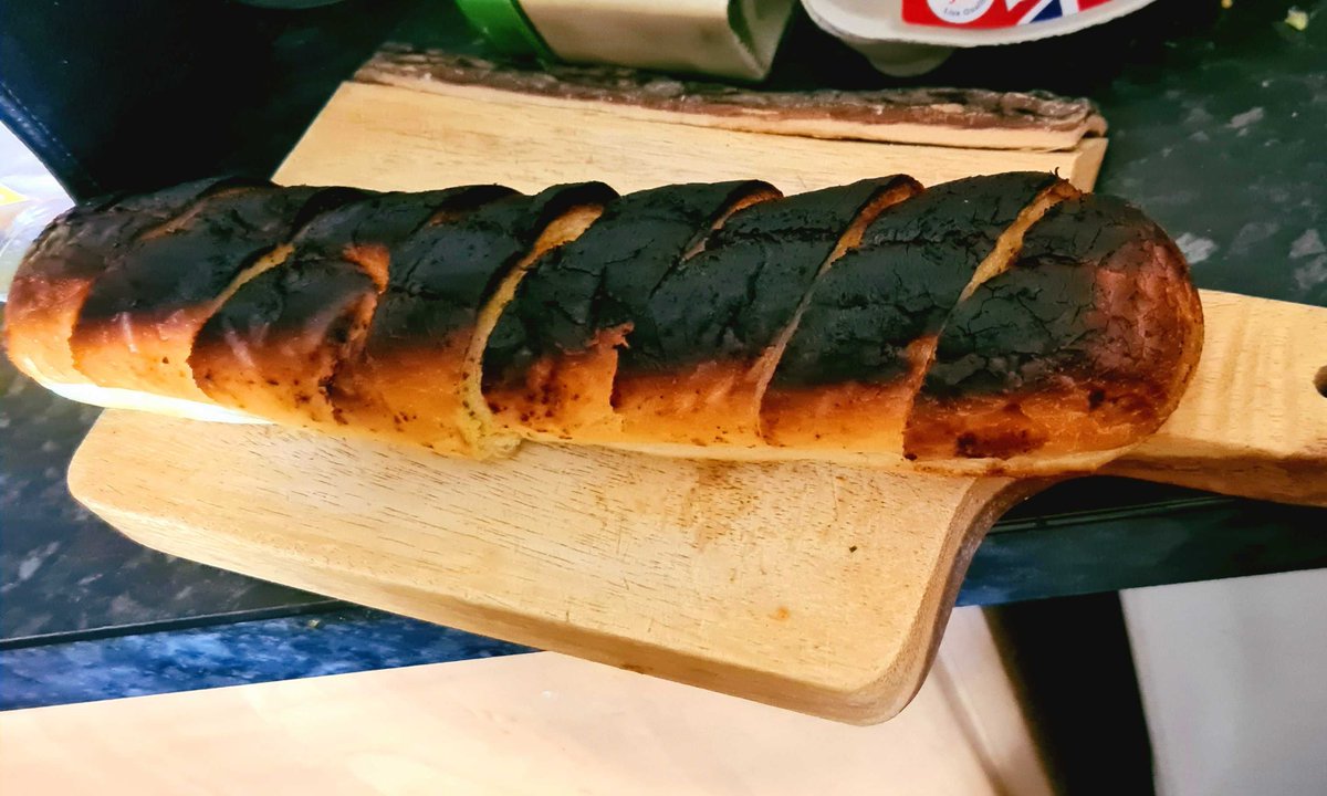 AlicjaDaLontano's tweet image. IT SAID 10MINUTES
MY GARLIC BREAD
