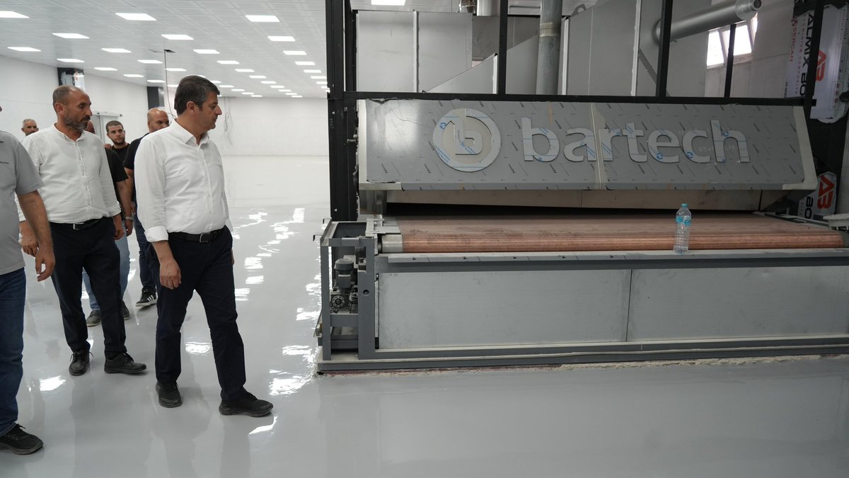 Halkımız için en temel ihtiyaçlara dokunan yatırımlarımız hız kesmeden sürüyor.

Bugün yapımı devam eden Halk Ekmek Fabrikası, Aşevi, Soğuk Hava Depoları ve Afet Koordinasyon Merkezi çalışmalarını yerinde inceledik.