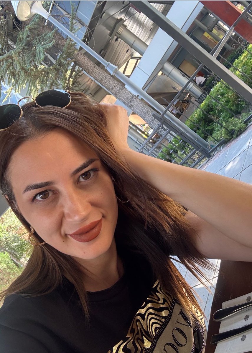 Beyazlarım ve ben. Sağdaki ben.