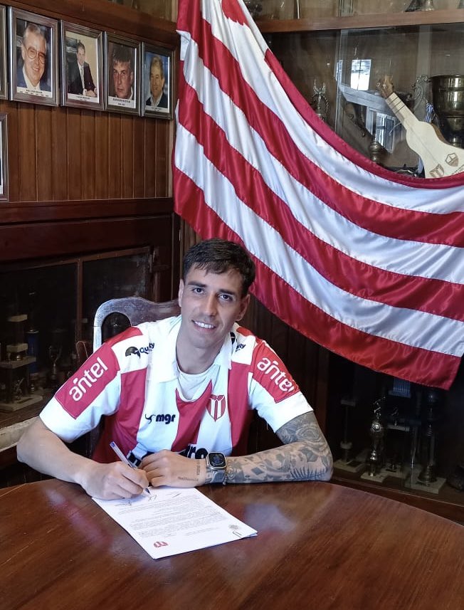 ℹ️ El mediocampista defensivo de 25 años, Lucas Lemos, es la séptima incorporación de River Plate. 

📌 Llega a 𝐩𝐫𝐞́𝐬𝐭𝐚𝐦𝐨 desde Boston River.

¡Bienvenido, 𝐋𝐮𝐜𝐚𝐬!
