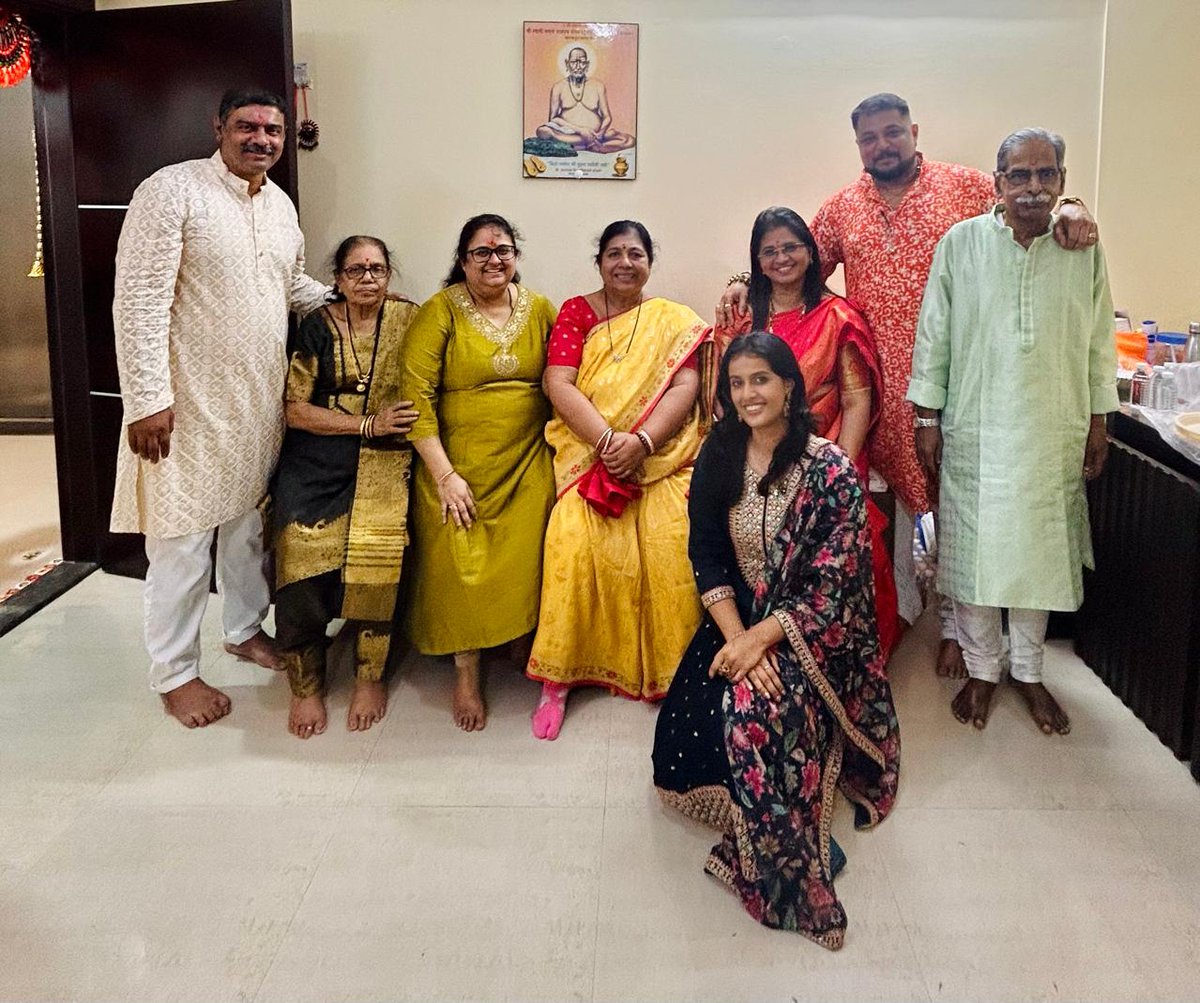 sheetaljoshi13's tweet photo. Our Beloved MLA #ManishaTai... visited home for #Bappa_Darshan.
Super energetic leader visited more than 65 homes for #Bappa_Darshan in her constituency 🏡 🙌 ✨️
Bappa will take care of you... we are always with you ❤️
@manishaBJP
Missed you... @Ankita_BJYM https://t.co/4b4x47xVA6