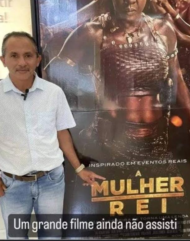 Oiê pessoal, minha irmã fechou a primeira publi dela com um cinema. Vocês podem ir lá comentar? 

Link no comentário