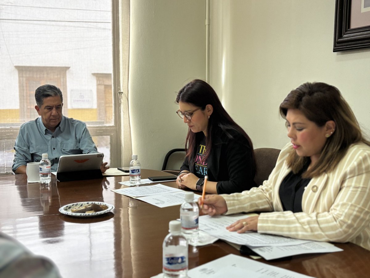 Estuve presente en la sesión de la Comisión del Agua, donde dimos seguimiento y atención a diversos pendientes que requieren pronta solución. 💧

Seguimos trabajando con responsabilidad para garantizar un mejor manejo del recurso hídrico en beneficio de todos los potosinos.