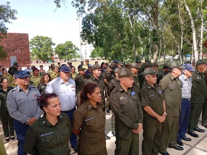 En el histórico Mausoleo de los Mártires de Artemisa hoy tuvo lugar el acto político-cultural en conmemoración al 60 aniversario de la constitución del <a href="/PartidoPCC/">Partido Comunista de Cuba</a>  en el <a href="/minint_cuba/">MININT_CUBA</a>
¡Lealtad y compromiso de esa fuerza invencible de la Patria 🇨🇺!
#ArtemisaJuntosSomosMás