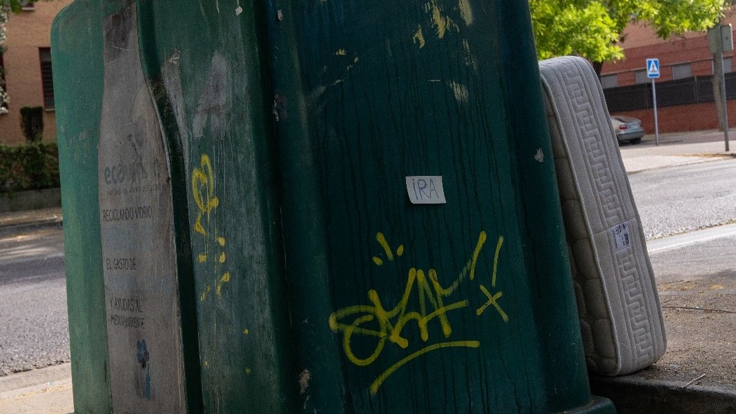 Nuestro cuarto #PecadosCapitales en #LeganesNorteCastigado.

IRA 🟡
"El barrio sigue igual de abandonado que siempre.
Los vecinos estamos hartos de políticos que no cumplen sus promesas". 
#Leganés