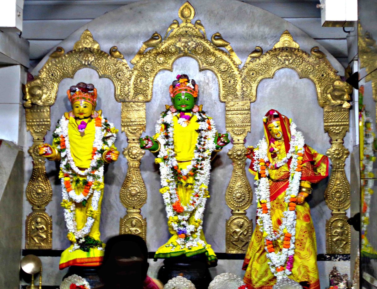 ࿗ তীক্ষ্ণদংষ্ট্রঃ ৷৷ तीक्ष्णदंष्ट्र: ࿗ (@shardula23) on Twitter photo <a href="/randomjeeth007/">therandomjeet007</a> Puja as per Ramarchana chandrika, written by Ananda Vana(not Ramanandi), and based majorly on Agastya Samhita is followed in Raghunath Jew temple of Odagaon, Odisha.
Ramarchana paddhati, is a different work by Ramanandis(but doesnot seem to follow Agastya samhita... <a href="/randomjeeth007/">therandomjeet007</a> Puja as per Ramarchana chandrika, written by Ananda Vana(not Ramanandi), and based majorly on Agastya Samhita is followed in Raghunath Jew temple of Odagaon, Odisha.
Ramarchana paddhati, is a different work by Ramanandis(but doesnot seem to follow Agastya samhita...