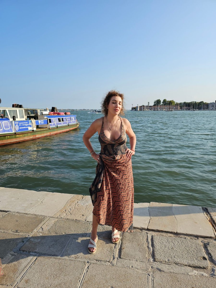 Avevo bisogno di qualche giorno di ferie e ho scelto #Venezia.
Ma il Sissy Neri tour continua  : 1 settembre Pescara