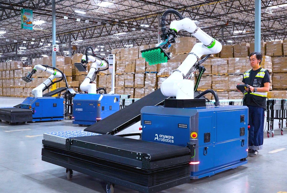 FANUCAmerica's tweet image. AI-powered mobile box #handling #robot for smarter, safer #logistics!📦 bit.ly/41Nw9jV

@SaddleCreekLog enlisted the help of Pixmo, an #AI-powered box handling #mobilerobot🤖 designed by Anyware Robotics, to easily and efficiently take over the work of receiving boxes.
