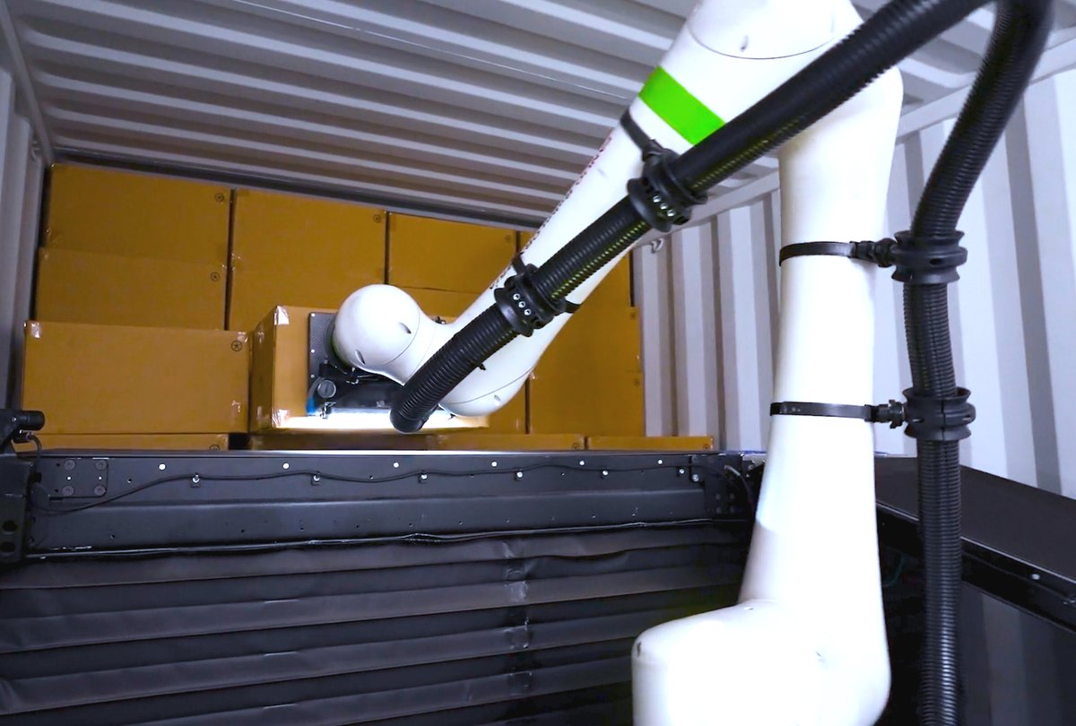 FANUCAmerica's tweet image. AI-powered mobile box #handling #robot for smarter, safer #logistics!📦 bit.ly/41Nw9jV

@SaddleCreekLog enlisted the help of Pixmo, an #AI-powered box handling #mobilerobot🤖 designed by Anyware Robotics, to easily and efficiently take over the work of receiving boxes.