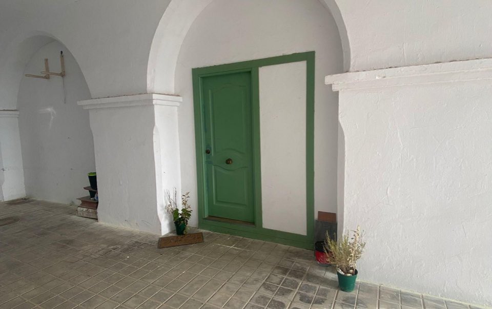 🚨#AlertaFeminicidio en Motril, Granada. Detienen a un hombre por el asesinato de su expareja, una mujer de 54 años. Sobre el arrestado pesaba una orden de alejamiento. #BastaYa #NiUnaMás granadahoy.com/costa_tropical…