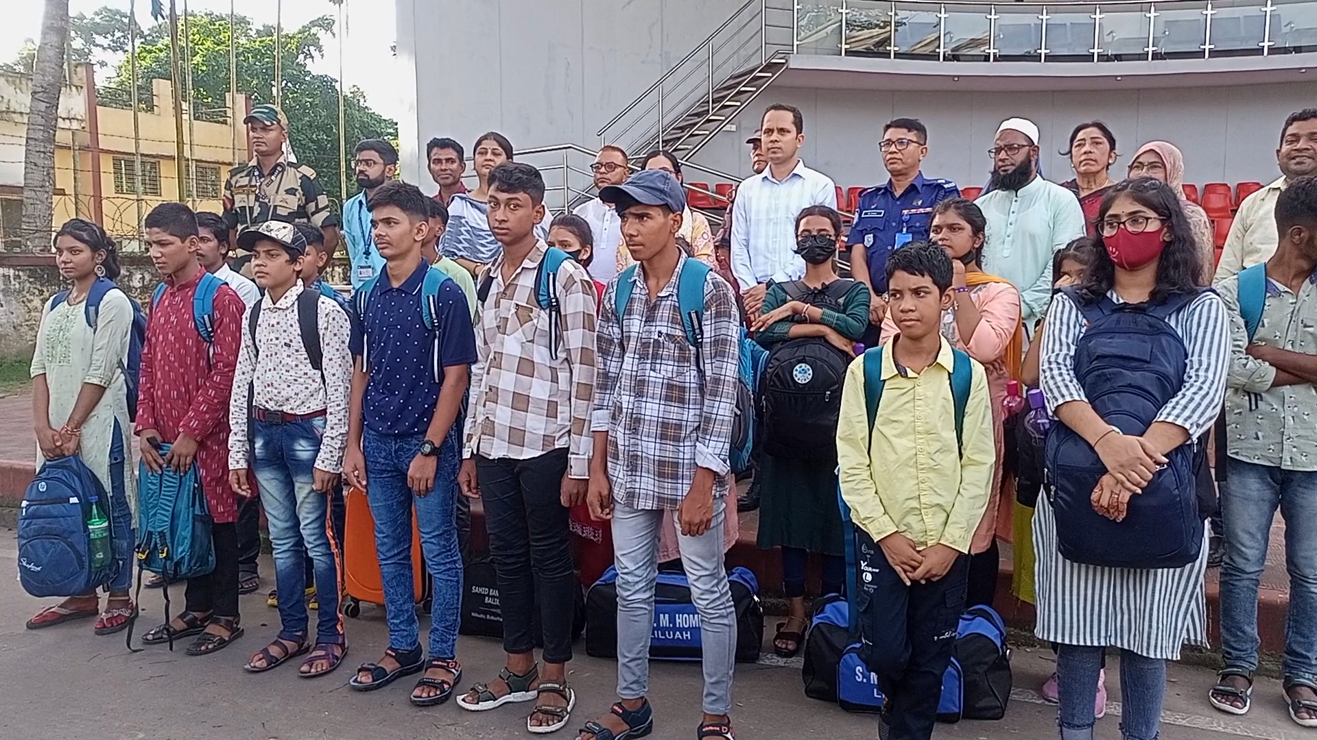 দীর্ঘ কারাভোগ শেষে বেনাপোলে ফিরলেন ১৭ বাংলাদেশী নারী-শিশু