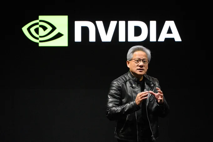 🚨 INVESTING : "NVIDIA: il titolo scivola del 3% dopo che le vendite nei data center deludono le previsioni"