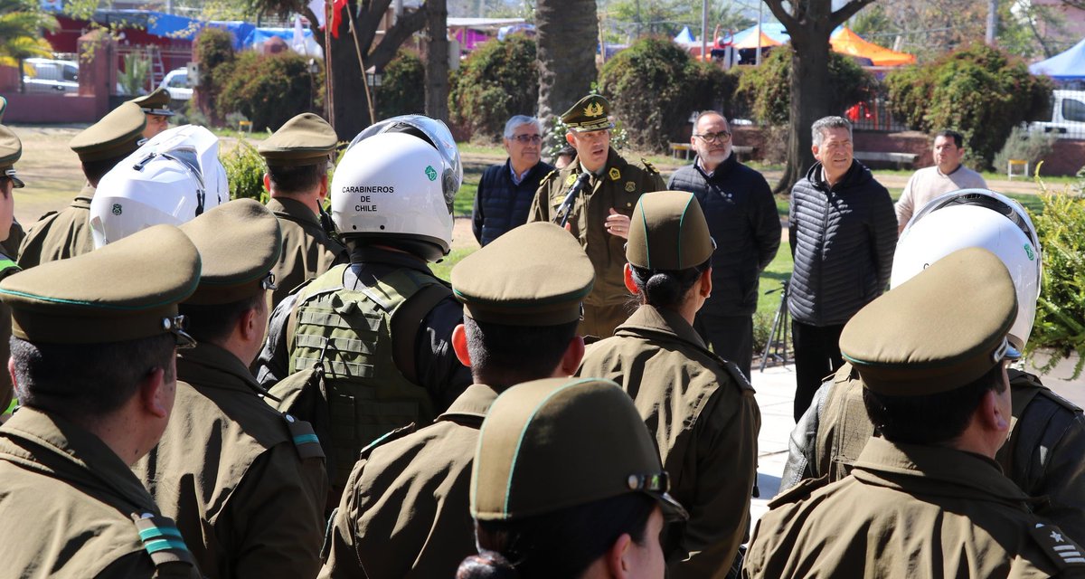 carab_ohiggins's tweet image. Amplio despliegue de @carab_ohiggins en Festividad Santa Rosa de #Pelequén. Jefe Zona O&apos;Higgins, General Max Jiménez Fleming, junto a @DPROhiggins, @seguridadOHi, @munimalloa, dio inicio a los servicios  preventivos con presencia activa en  puntos estratégicos.
#OrdenyPatria