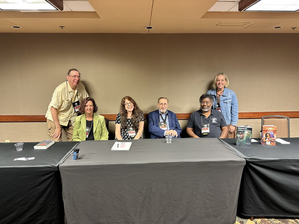 No. 1 <a href="/KillerNashville/">Killer Nashville</a> ✔️
I met so many writers, agents &amp; editors, moderated 2 panels w/incredible authors, &amp; received thoughtful feedback on my MS via <a href="/RealCHArmstrong/">Cathie Hedrick-Armstrong</a>. Going solo took me far outside my comfort zone. But I’m so glad I attended. #KillerNashville #WriterCommunity