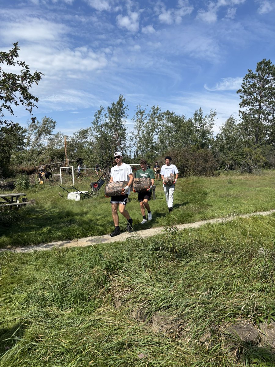 Great time out in our local community today. Thanks for letting us help out! 
<a href="/UW_Bemidji/">United Way Bemidji</a> <a href="/UnitedWay/">United Way</a> 

#RollBeavs #BeaverTerritory